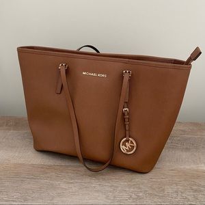 NWOT Michael Kors Jet Set Leather Top-Zip Tote Bag